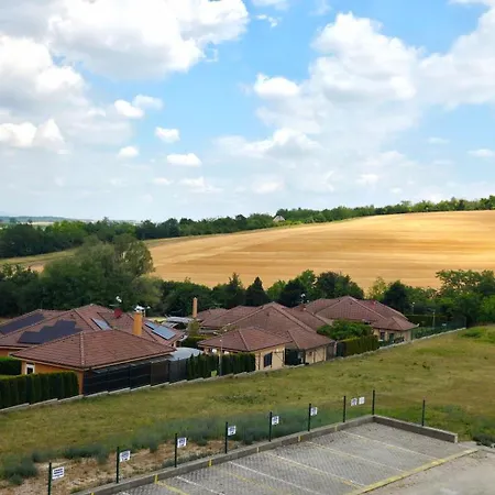 Grand - 5 Star Luxury Apartamento Podhájska